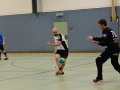 Hallenfußball Links Stefan Baumgärtel (TV Münchberg) und rechts Jan Claas De Rooij (HSG Röde.)